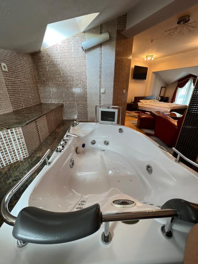 Hotel Royal 비옐로폴레 외부 사진